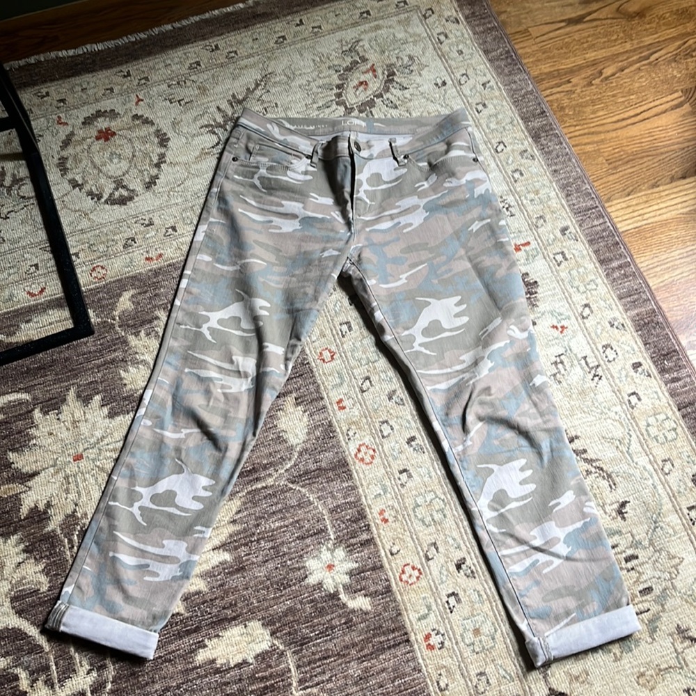 Women’s camo relax skinny jeans